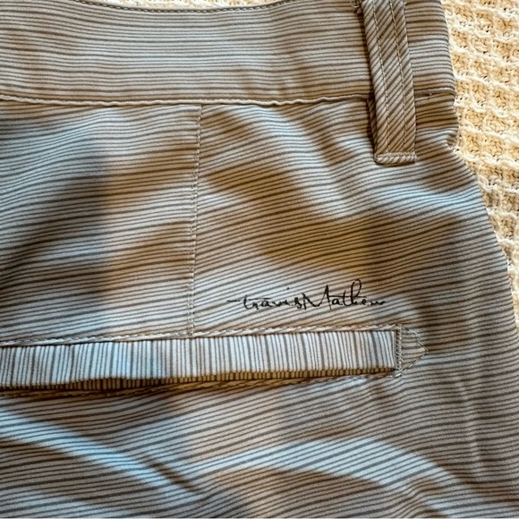 Travis Mathew Men’s size 32 Beck Hybrid Stretch Shorts Blue grey Striped - Picture 6 of 7
